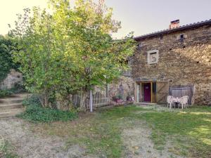 Maisons de vacances Gites au coeur du Parc du Pilat, parfait pour les familles et amateurs d'activites en plein air - FR-1-496-72 : photos des chambres