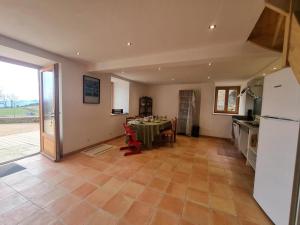 Ferme traditionnelle rénovée avec cour privative à Verrières-en-Forez - FR-1-496-314