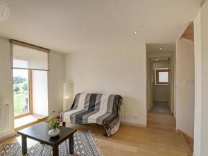 Ferme traditionnelle rénovée avec cour privative à Verrières-en-Forez - FR-1-496-314