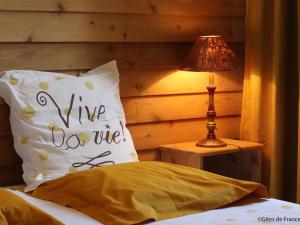 Maisons de vacances Spacieuse longere Percheronne avec jardin, spa, activites familiales et peche a la ferme - FR-1-497-138 : photos des chambres