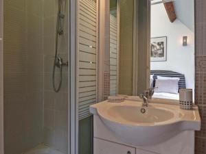 Maisons de vacances Magnifique moulin avec piscine et golf dans le Parc Naturel du Perche - FR-1-497-186 : photos des chambres