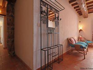 Maisons de vacances Charmante longere avec jardin, jeux exterieurs, bureau teletravail, proche commerces et nature calme - FR-1-497-218 : photos des chambres