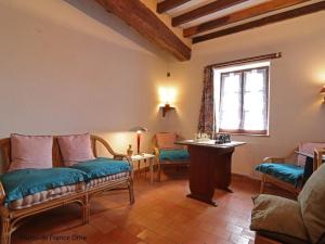 Maisons de vacances Charmante longere avec jardin, jeux exterieurs, bureau teletravail, proche commerces et nature calme - FR-1-497-218 : photos des chambres