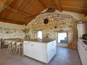 Maison de charme rénovée avec piscine chauffée - FR-1-496-301