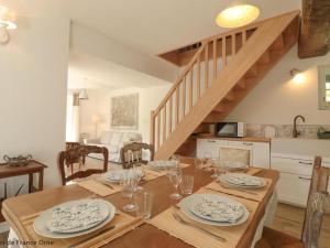 Charmante longère avec jardin et terrasse, proche de Saint-Fraimbault, WiFi inclus - FR-1-497-246