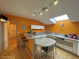 Maisons de vacances Maison granit avec jardin privatif, plain-pied, 2 chambres, tout inclus, proche loisirs et nature - FR-1-497-190 : photos des chambres