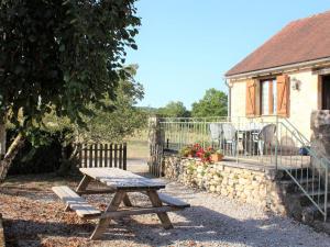 Maisons de vacances Maison de campagne avec 3 chambres, wifi, terrasse, proche sites touristiques, animaux acceptes - FR-1-616-138 : photos des chambres