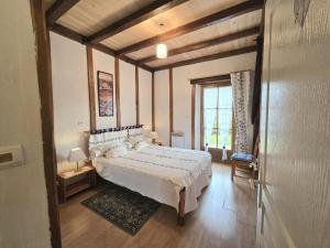 Maisons de vacances Maison 2 Chambres avec Jardin, Animaux Acceptes, Parking, WiFi a Mazeyrolles - FR-1-616-106 : photos des chambres