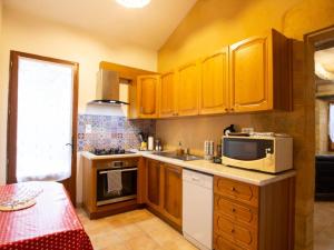 Maisons de vacances Maison isolee avec jardin a 1 km du centre de Sarlat, ideal pour visites et activites de plein air - FR-1-616-340 : photos des chambres