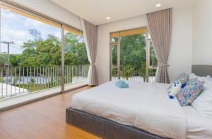 Minimal Luxury Villa HUGE Garden - 10 min to Nimman and Old City