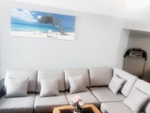 Cozy 2-Bedroom Basement Suite Retreat Calgary