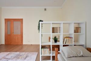 5 bedroom Central Apartment