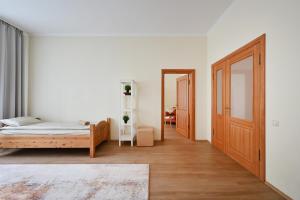 5 bedroom Central Apartment