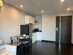 Modern 1-Bedroom Apt Just Steps from Nimman #A403