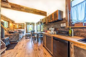 Domek w drzewach Ostoja