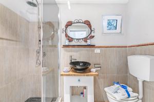 Casa Fra Gli Ulivi Apartments with Shared Pool