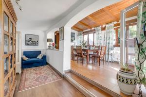 Casa Fra Gli Ulivi Apartments with Shared Pool