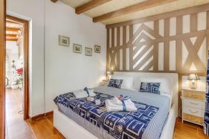 Casa Fra Gli Ulivi Apartments with Shared Pool