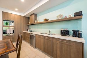 Belle Escapes 228-229 Luxury Beachfront Resort Palm Cove