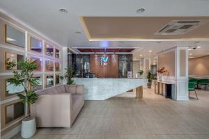 SAZI RESIN HOTEL - Free Nails HairWash