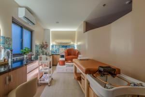 SAZI RESIN HOTEL - Free Nails HairWash