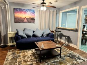 2 CoZY HOME WITH HUGE PATIO