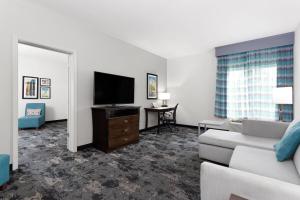 Deluxe King Suite - Non-Smoking room in La Quinta by Wyndham Columbus - Edinburgh
