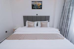 lovely two bedroom apartment with heated swimming pool fully equipped gym ample parking space children playing ground and amazing scenic city views