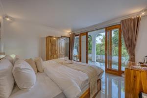 Kelingking Beach Villas