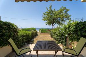 Blue Pearl-Beachfront Maisonette