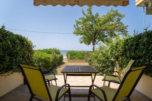 Blue Pearl-Beachfront Maisonette