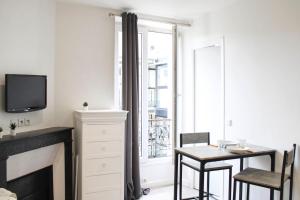 Appartements Nice studio with Wifi 10 min walk from Paris : photos des chambres