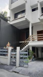 XX Stay On Sukhumvit Soi 11 BTS Nana - สเตย์ออน สุขุมวิท 11 รถไฟฟ้านานา