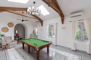 Villa Mandarina - Luxury 4BHK Villa Near Morjim Beach with Pvt Pool, Pool Table & Kids Playground