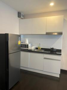Modern 1-Bedroom Apt Just Steps from Nimman #A203