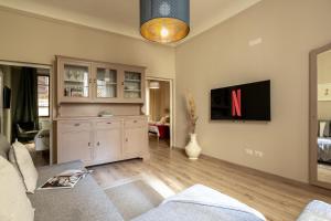 Augustus Florence Borgo Pinti 3 min Duomo