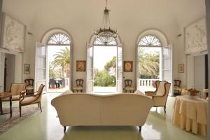 Villa della Contessa Cangini di Volterra con piscina e parco privato