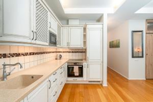 Old Town T8 SELF Check In