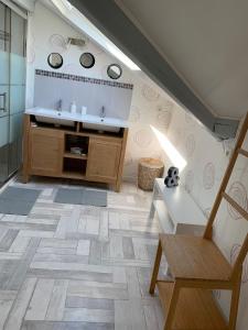 Chambre avec SDB et toilettes privées