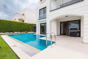 Stunning Villa with Private Pool and Luxuriest Views