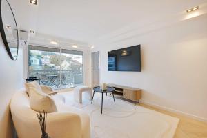 Appartements Charming Apt with AC & balcony : photos des chambres