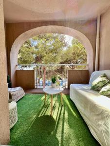 Studio sur le port de Hyères - à 2min des plages, Clim & Balcon