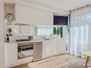 The Loft City Views, Tram & Gardens at Door