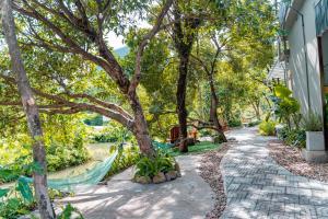 Trang An Freedom Hood