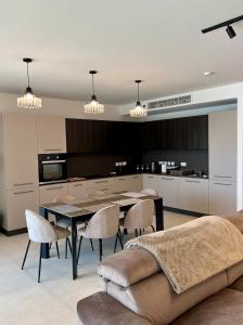 Sea View Modern Apartment