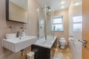 Kensington & Chelsea 2BR Flat in Central London