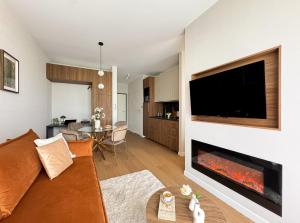 Deluxe Domaniewska Studio Apartment with AC by Renters Prestige