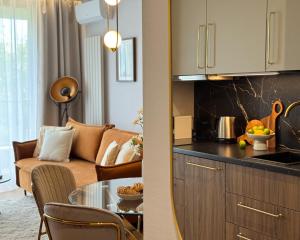 Deluxe Domaniewska Studio Apartment with AC by Renters Prestige