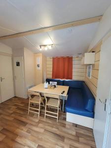 Bungalow charmant à Ivry-la-Bataille avec piscine partagée