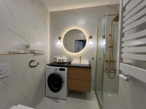 Deluxe Domaniewska Studio Apartment with AC by Renters Prestige